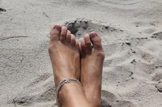 Verona van de Leur feet photo thumbnail