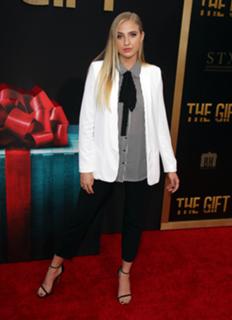 Veronica Dunne feet photo 1