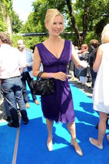 Veronica Ferres feet photo thumbnail