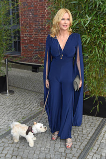 Veronica Ferres feet photo thumbnail