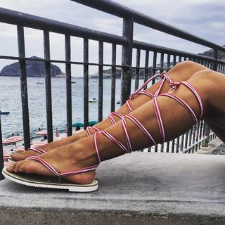 Veronica Gentili feet photo thumbnail