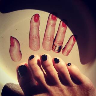 Veronica Gentili feet photo thumbnail