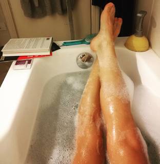 Veronica Gentili feet photo thumbnail