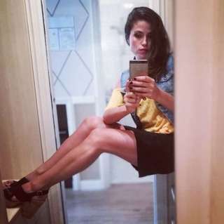 Veronica Gentili feet photo thumbnail