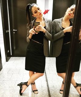 Veronica Gentili feet photo thumbnail