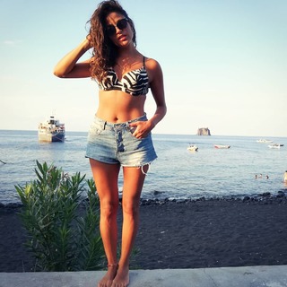 Veronica Gentili feet photo thumbnail