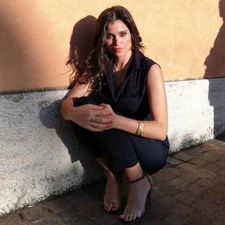 Veronica Gentili feet photo thumbnail