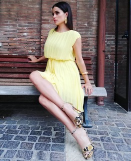 Veronica Gentili feet photo thumbnail