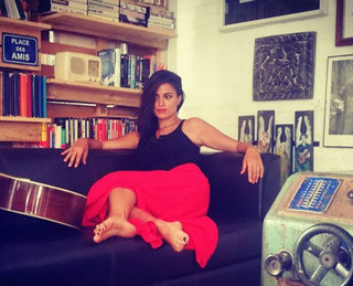 Veronica Gentili feet photo thumbnail