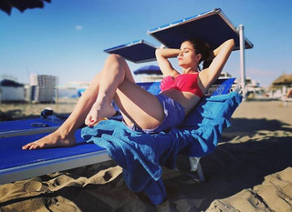 Veronica Gentili feet photo thumbnail