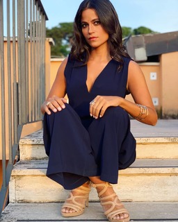 Veronica Gentili feet photo thumbnail