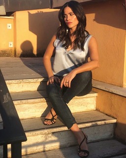 Veronica Gentili feet photo thumbnail