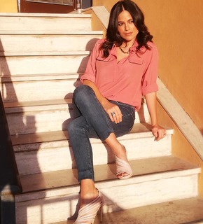 Veronica Gentili feet photo thumbnail