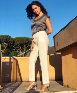 Veronica Gentili feet photo thumbnail