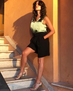 Veronica Gentili feet photo thumbnail