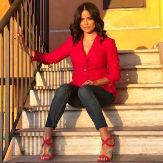 Veronica Gentili feet photo thumbnail