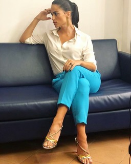 Veronica Gentili feet photo thumbnail