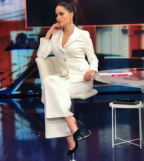 Veronica Gentili feet photo thumbnail