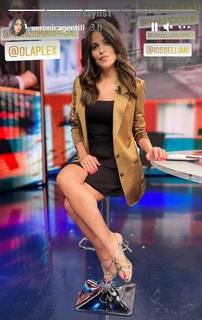 Veronica Gentili feet photo thumbnail