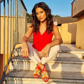 Veronica Gentili feet photo thumbnail