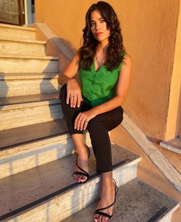 Veronica Gentili feet photo thumbnail