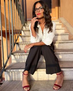 Veronica Gentili feet photo thumbnail