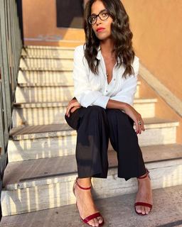 Veronica Gentili feet photo thumbnail