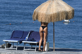 Veronica Maya feet photo thumbnail
