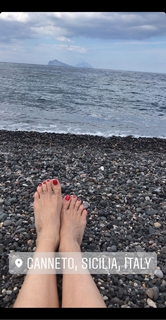Veronica Maya feet photo thumbnail