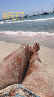 Veronica Maya feet photo thumbnail