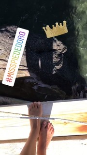 Veronica Maya feet photo thumbnail