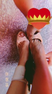 Veronica Maya feet photo thumbnail