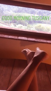 Veronica Maya feet photo thumbnail