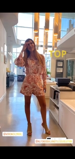 Veronica Maya feet photo thumbnail