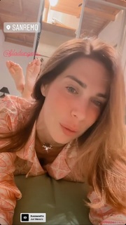 Veronica Maya feet photo thumbnail
