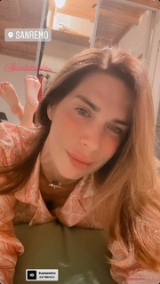 Veronica Maya feet photo thumbnail