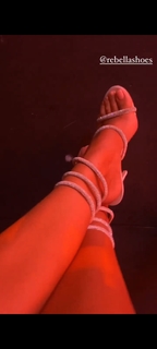 Veronica Maya feet photo thumbnail