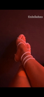 Veronica Maya feet photo thumbnail