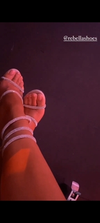 Veronica Maya feet photo thumbnail