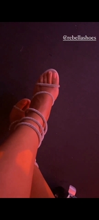 Veronica Maya feet photo thumbnail