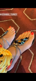 Veronica Maya feet photo thumbnail