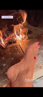 Veronica Maya feet photo thumbnail