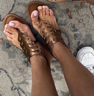 Veronica Maya feet photo thumbnail