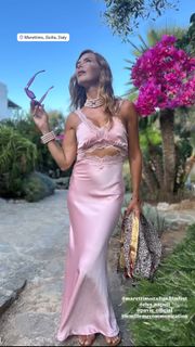 Veronica Maya feet photo thumbnail