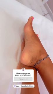 Veronica Maya feet photo thumbnail