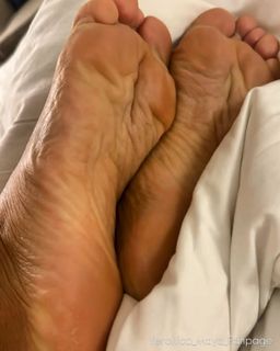 Veronica Maya feet photo thumbnail
