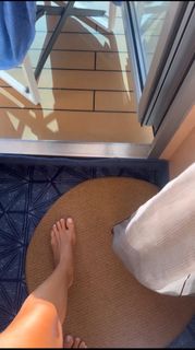 Veronica Maya feet photo thumbnail