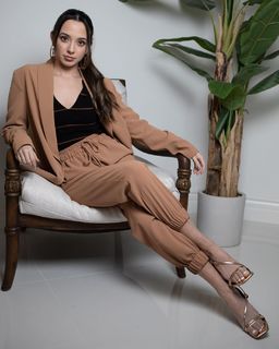 Veronica Merrell-Burriss feet photo thumbnail