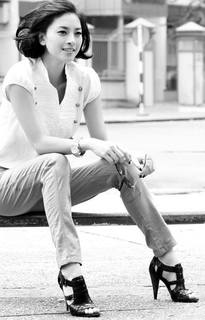 Veronica Ngo feet photo 3