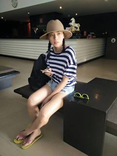 Veronica Ngo feet photo 20